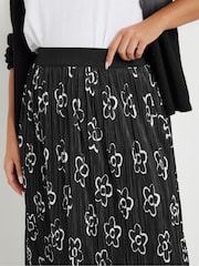 Yours Curve Black Light Floral Pleated Skirt - Image 4 of 5