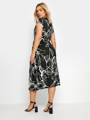 Yours Curve Black Leaf Crinkle Midi Wrap Dress - Image 3 of 5