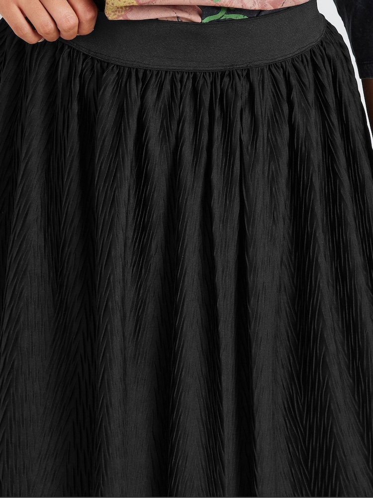 Yours Curve Black Pleated Skirt - Image 5 of 6