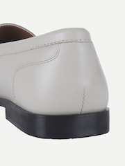 Naturlig - Off The Hook Sienna Loafers i äkta läder med ruched detalj - Bild 6 av 6