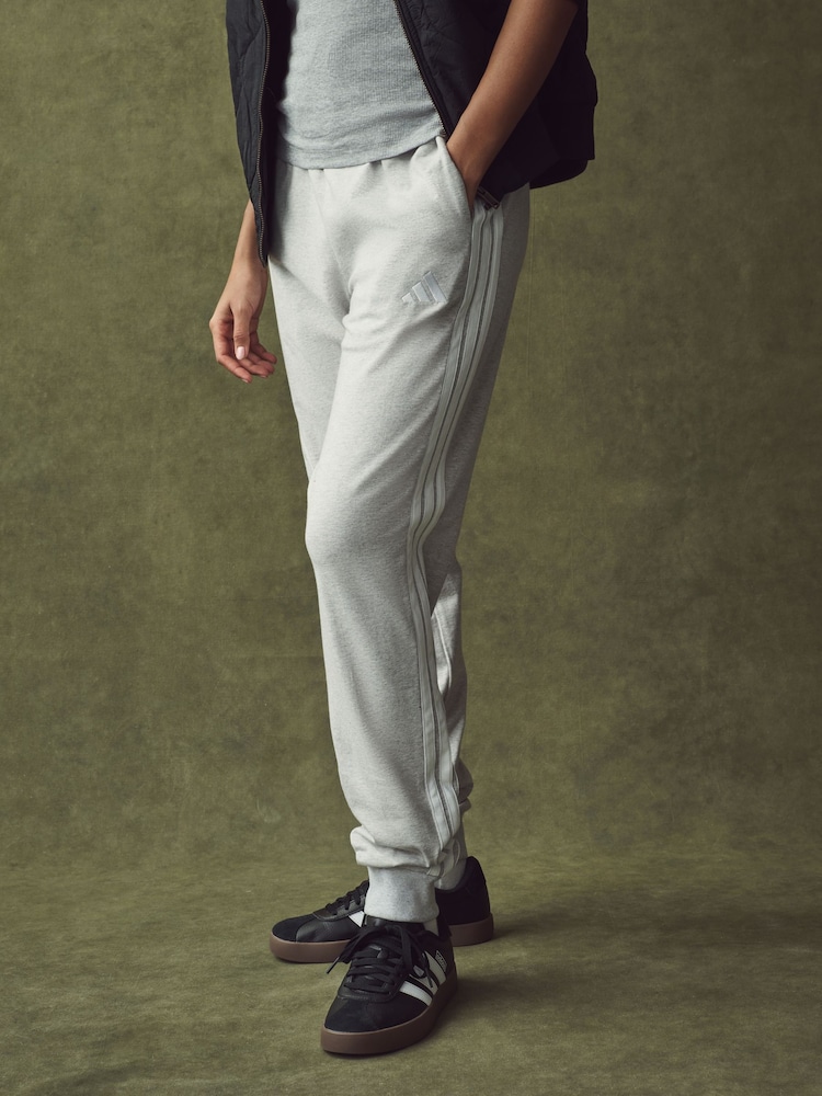 Gris - Pantalones de chándal con 3 rayas de adidas - Imagen 1 de 3 Gris - Pantalones de chándal con 3 rayas de adidas - Imagen 1 de 3