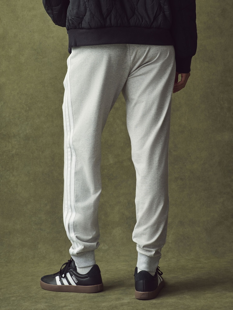 Gris - Pantalones de chándal con 3 rayas de adidas - Imagen 2 de 3