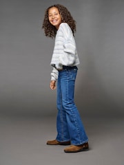 Pantalón vaquero acampanados de talle bajo de ONLY KIDS con detalle de bolsillo trasero y elásticos. - Imagen 1 de 5