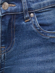 Pantalón vaquero acampanados de talle bajo de ONLY KIDS con detalle de bolsillo trasero y elásticos. - Imagen 5 de 5