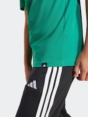 أخضر - تيشِرت مزيَّن برسمة جرافيك من القطن 100% من adidas - صورة 5 من 6