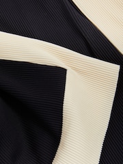 Reiss Off White/Navy Pico Colourblock Plisse Drawstring Shorts - Image 5 of 5