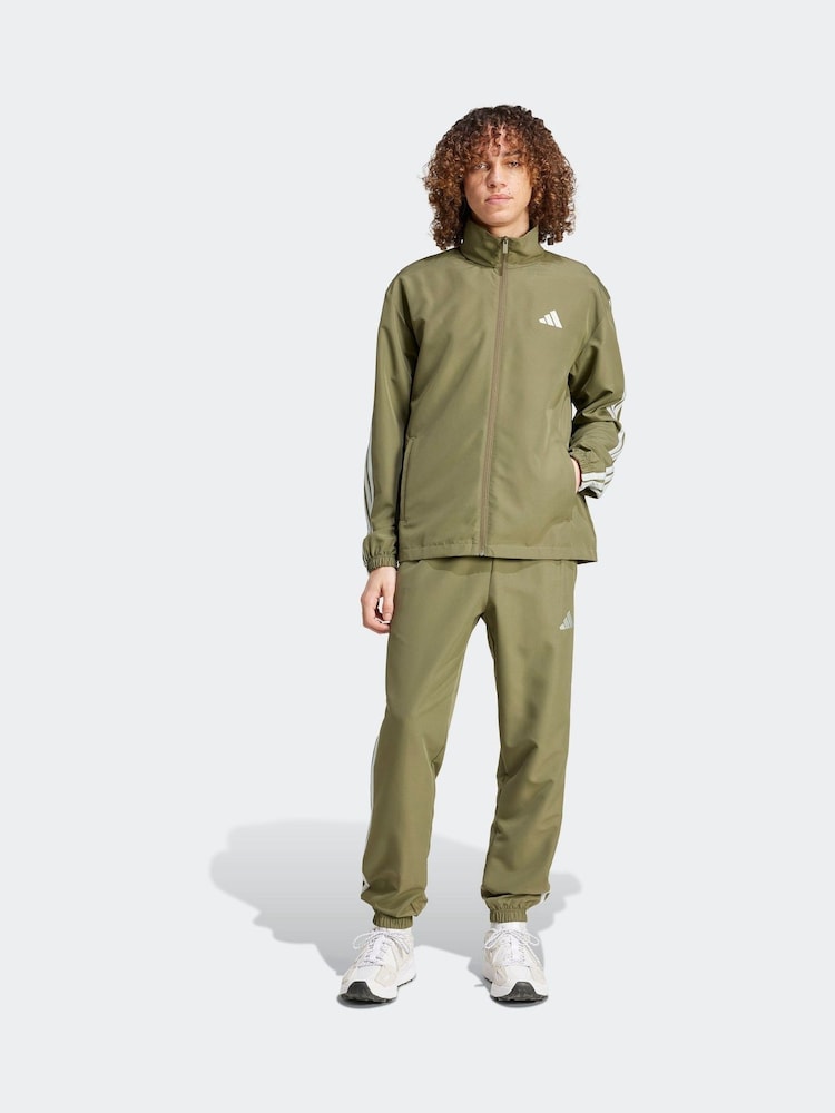 أخضر - بدلة رياضة أساسية منسوجة مُزيّنة بـ 3 خطوط من adidas Sportswear - صورة 1 من 8