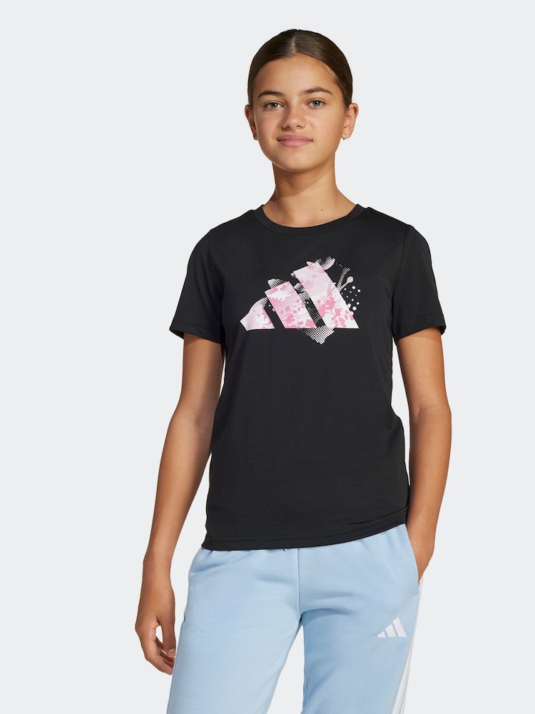 أسود - تيشِرت رياضي بطبعة زهور من adidas - صورة 1 من 1