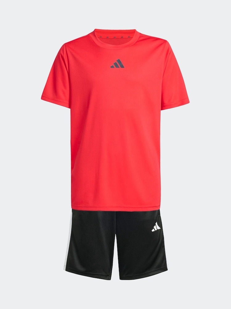 أحمر - طقم من شورت وتيشِرت رياضي مزيّن بـ 3 خطوط من adidas - Image 6 of 8