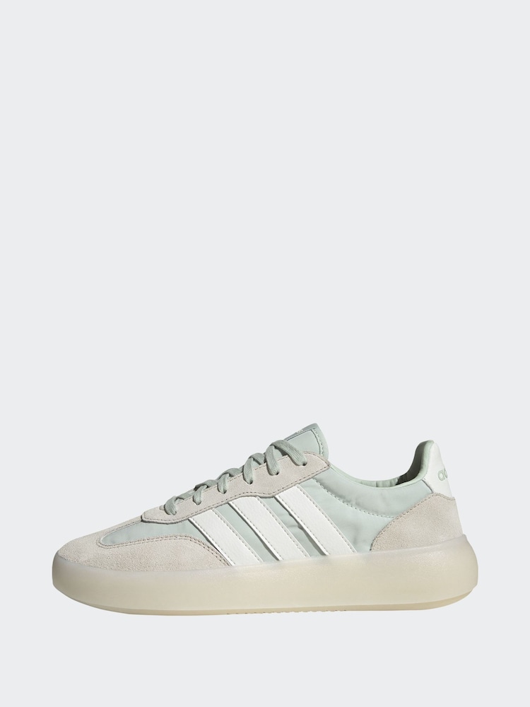 بني - حذاء رياضي بتصميم عصري Barreda من adidas - صورة 2 من 9