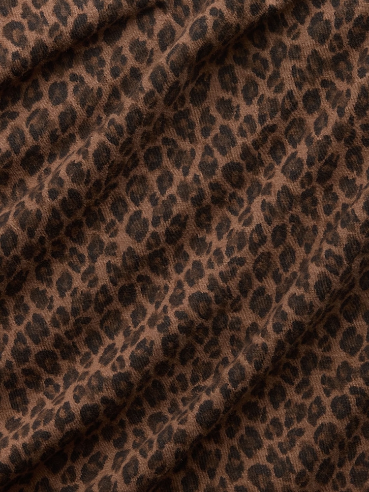 Leopards - Gap CloseKnit džersijas T-krekls ar izliektu mugurpusi - Attēls 4 no 4