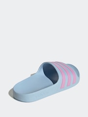 Azul cielo - Chanclas juveniles Adilette de Adidas - Imagen 4 de 9