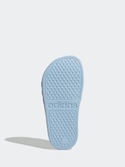 Azul cielo - Chanclas juveniles Adilette de Adidas - Imagen 6 de 9