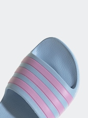 Azul cielo - Chanclas juveniles Adilette de Adidas - Imagen 8 de 9