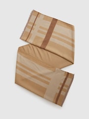 Camel - Reiss Cara Logo Embroidered Checked Scarf - Imagen 1 de 5