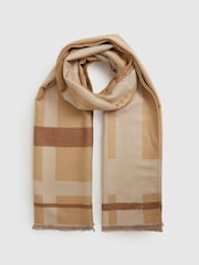 Camel - Reiss Cara Logo Embroidered Checked Scarf - Imagen 3 de 5