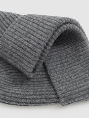 Reiss Mid Grey Melange Chaise Merino Wool Ribbed Beanie Hat - Image 3 of 4