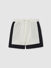 Reiss Optic White/Navy Pico 3-9 yrs Colourblock Plisse Drawstring Shorts - Image 2 of 4