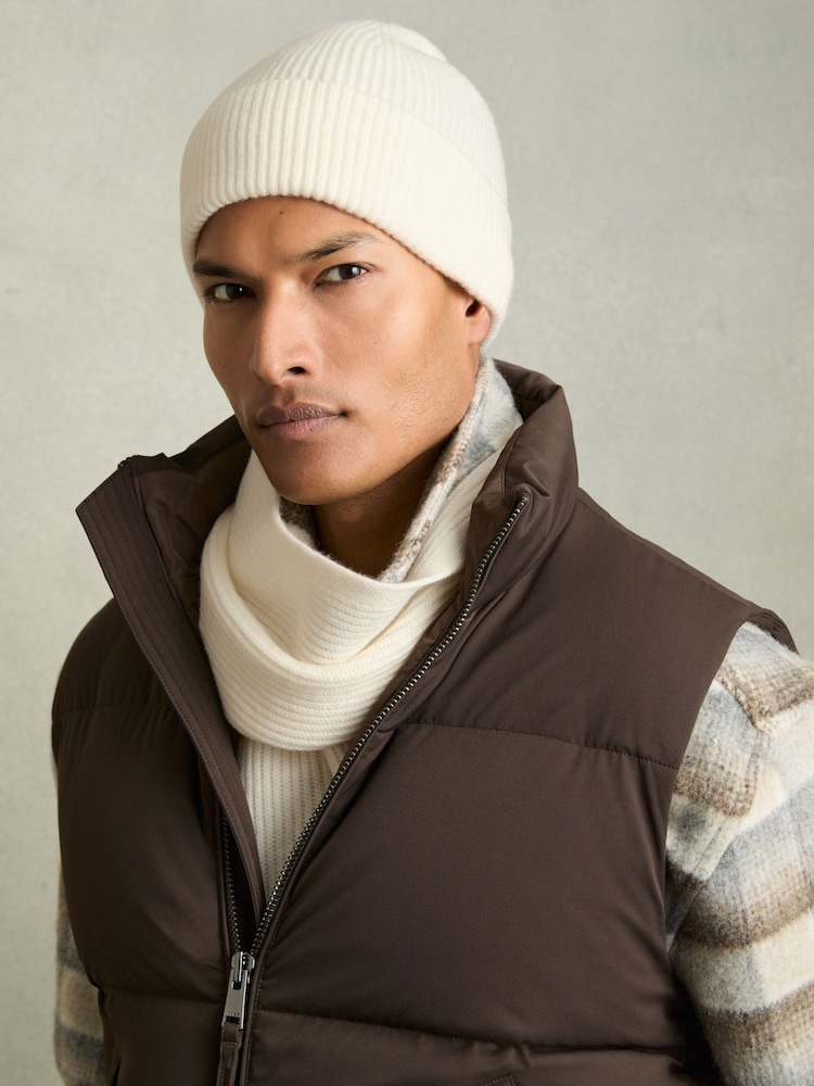 Reiss Chesterfield Merino Wool Ribbed Scarf And Beanie Set - Imagen 2 de 5