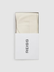 Reiss Chesterfield Merino Wool Ribbed Scarf And Beanie Set - Imagen 3 de 5