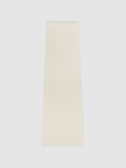 Reiss Chesterfield Merino Wool Ribbed Scarf And Beanie Set - Imagen 4 de 5