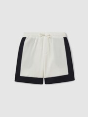 Reiss Optic White/Navy Pico Senior Colourblock Plisse Drawstring Shorts - Image 2 of 4