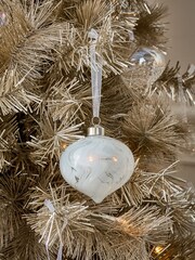 White Set of 30 Glass Baubles - Image 3 of 5