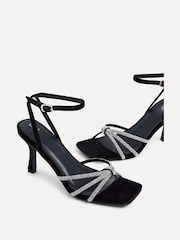 Linzi Polly Sandalen mit Stilettoabsatz und geknotetem Riemen mit Strass-Besatz - Bild 3 von 4