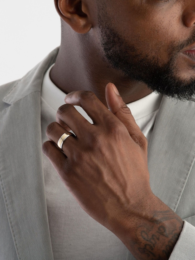 Beaverbrooks 9ct Yellow and White Gold Men’s Wedding Ring - Image 5 of 5 Beaverbrooks 9ct Yellow and White Gold Men’s Wedding Ring - Image 5 of 5