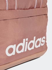 وردي - حقيبة ظهر بتصميم مزين بالشعار الخطي من تشكيلة Essentials من adidas - صورة 5 من 5