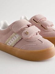 وردي - حذاء رياضي للبنات بعنق منخفض ونعل مرن من Baker By Ted Baker - صورة 2 من 4