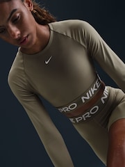 Top corto de manga larga Pro Dri-FIT de Nike - Imagen 11 de 11