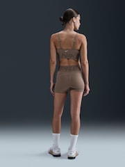 Ruskea - Nike Pro Sculpt Korkea vyötärö 3 Pyöräilyshortsit - Kuva 2 / 5