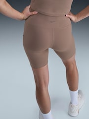 Nike Mink Brown One High-Waisted Cycling Shorts With Pockets - Image 2 of 6