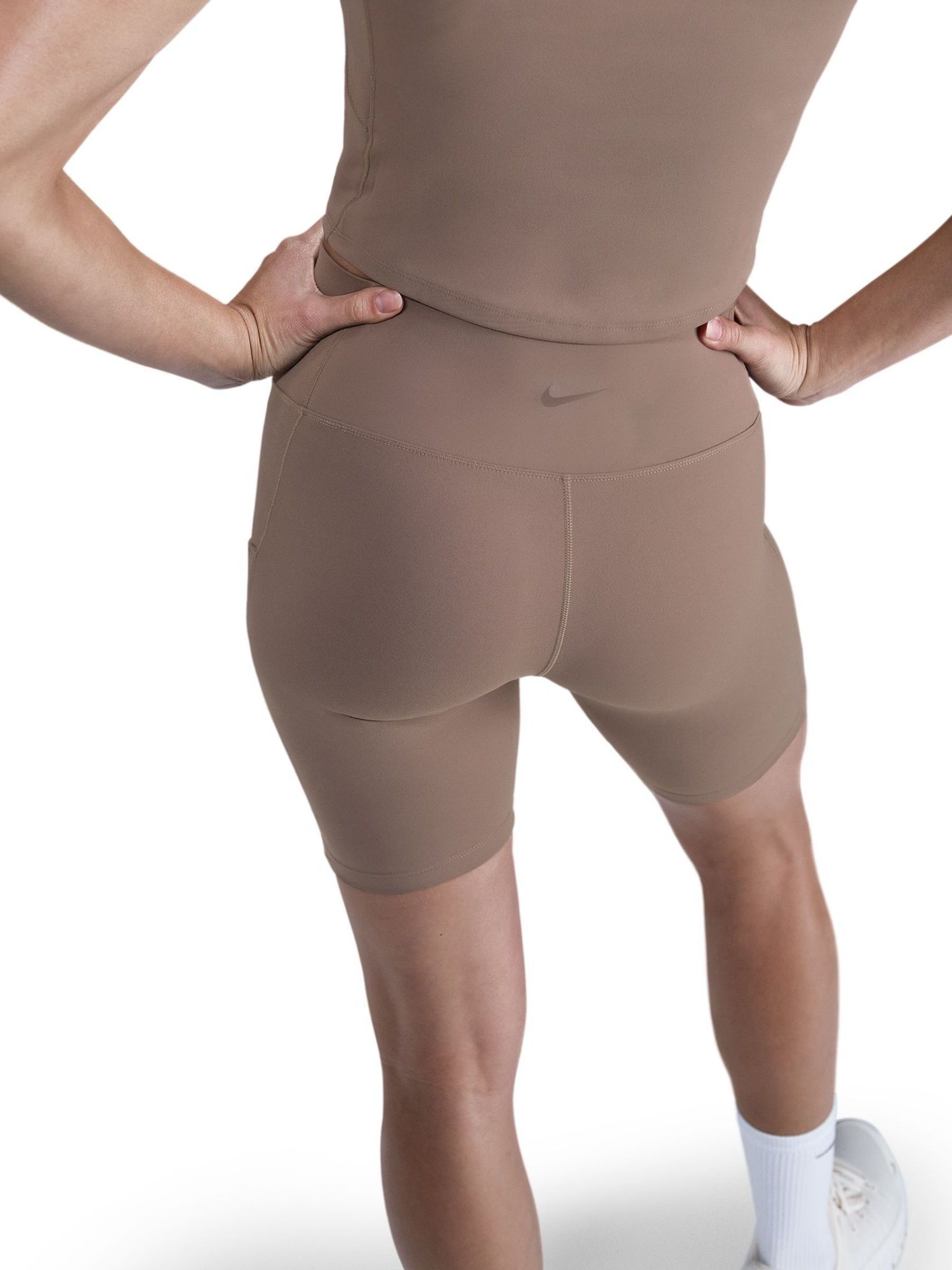 nike cycling shorts with pockets