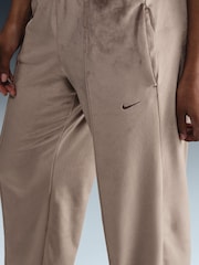 Велюровые спортивные брюки с классической талией Nike Chill - Изображение 5 из 5