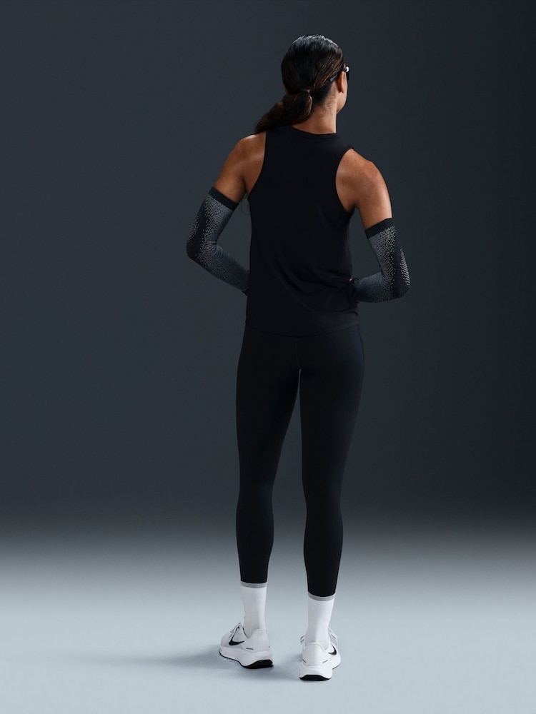 Negro - Camiseta de tirantes para correr con logotipo One Dri-FIT de Nike - Imagen 2 de 5