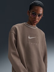 Marrón - Sudadera oversize de cuello redondo largo con estampado de polar Phoenix de Nike - Imagen 4 de 5