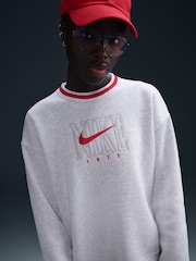 Gris claro - Sudadera oversize de cuello redondo largo con estampado de polar Phoenix de Nike - Imagen 5 de 5
