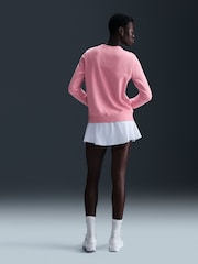 Элементарный розовый - Флисовый свитшот с круглым вырезом и логотипом Nike Club - Изображение 2 из 5
