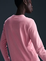 Элементарный розовый - Флисовый свитшот с круглым вырезом и логотипом Nike Club - Изображение 4 из 5