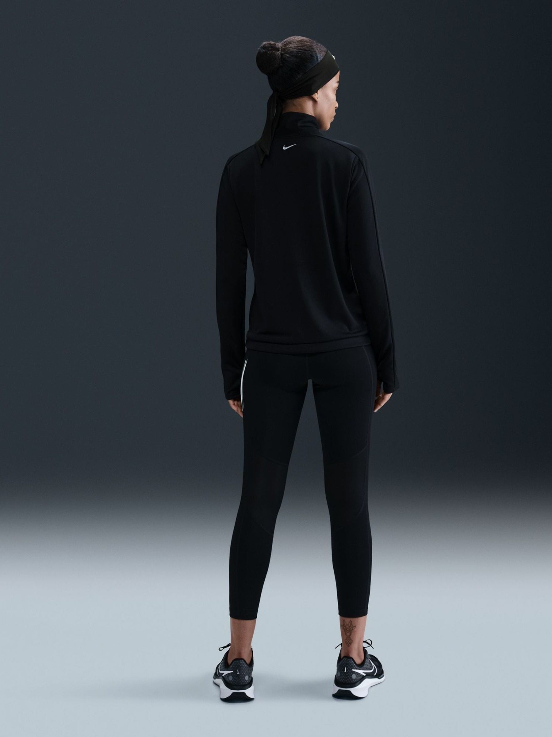 nike running swoosh half zip top in black
