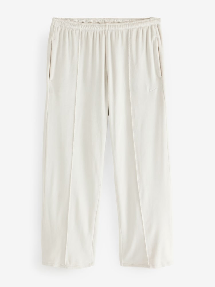 Madera clara natural - Nike Mid Rise Chill Knit Velour Joggers - Imagen 6 de 6