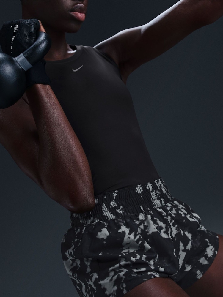 Zwart - Nike One Dri-FIT Mid-Rise 3 Brief Lined Printed Shorts - Image 4 of 12