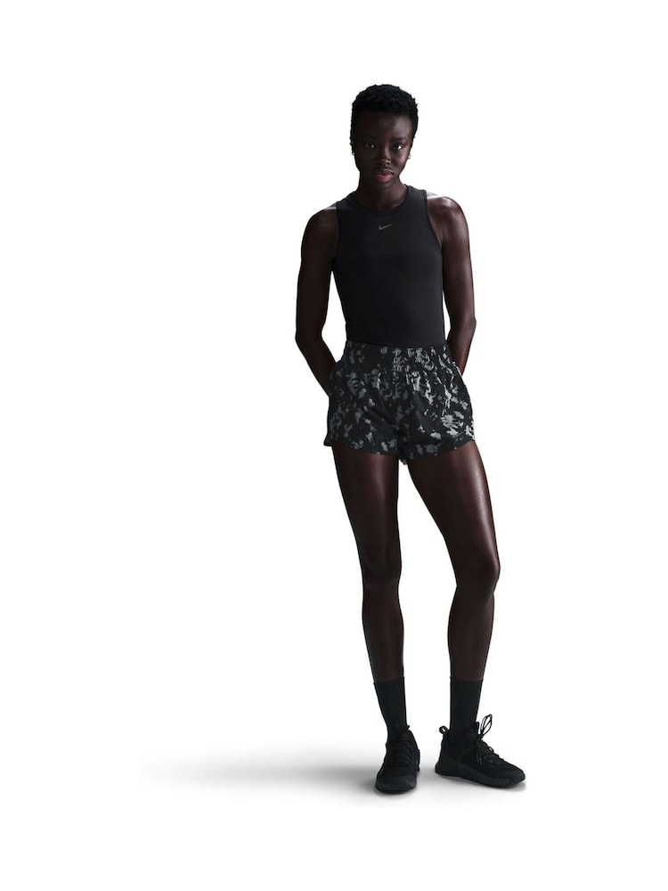 Zwart - Nike One Dri-FIT Mid-Rise 3 Brief Lined Printed Shorts - Image 6 of 12