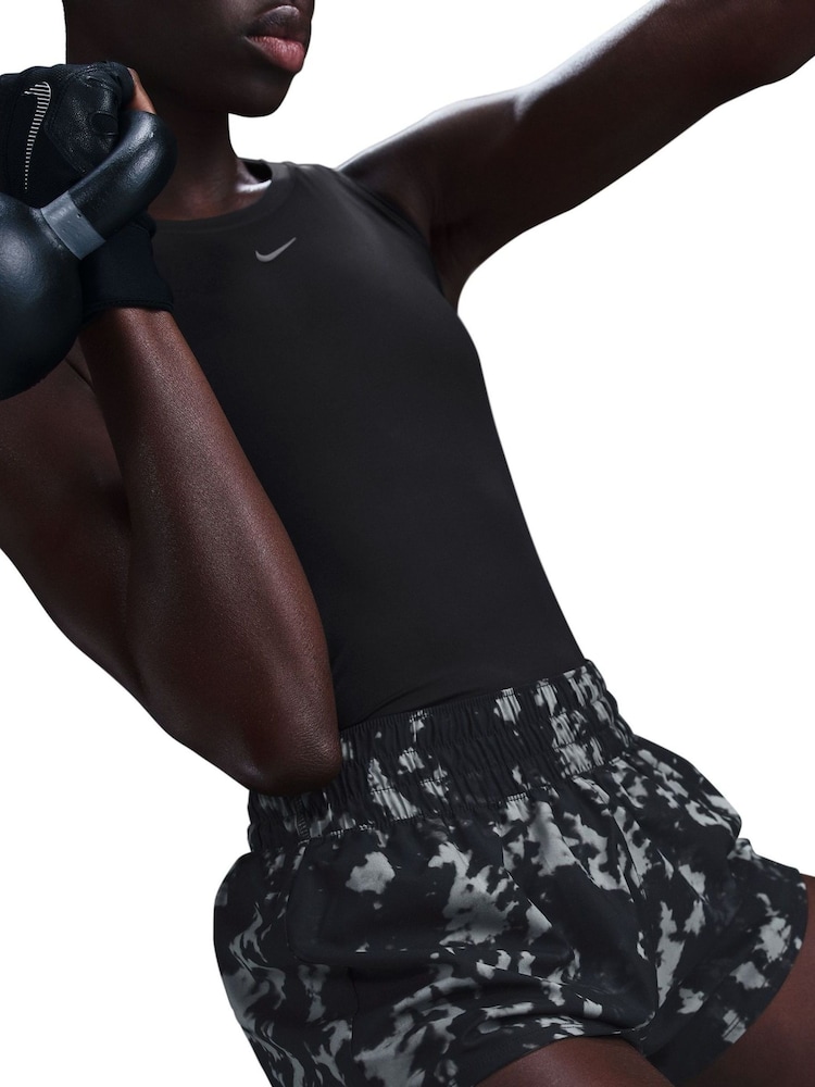 Zwart - Nike One Dri-FIT Mid-Rise 3 Brief Lined Printed Shorts - Image 9 of 12