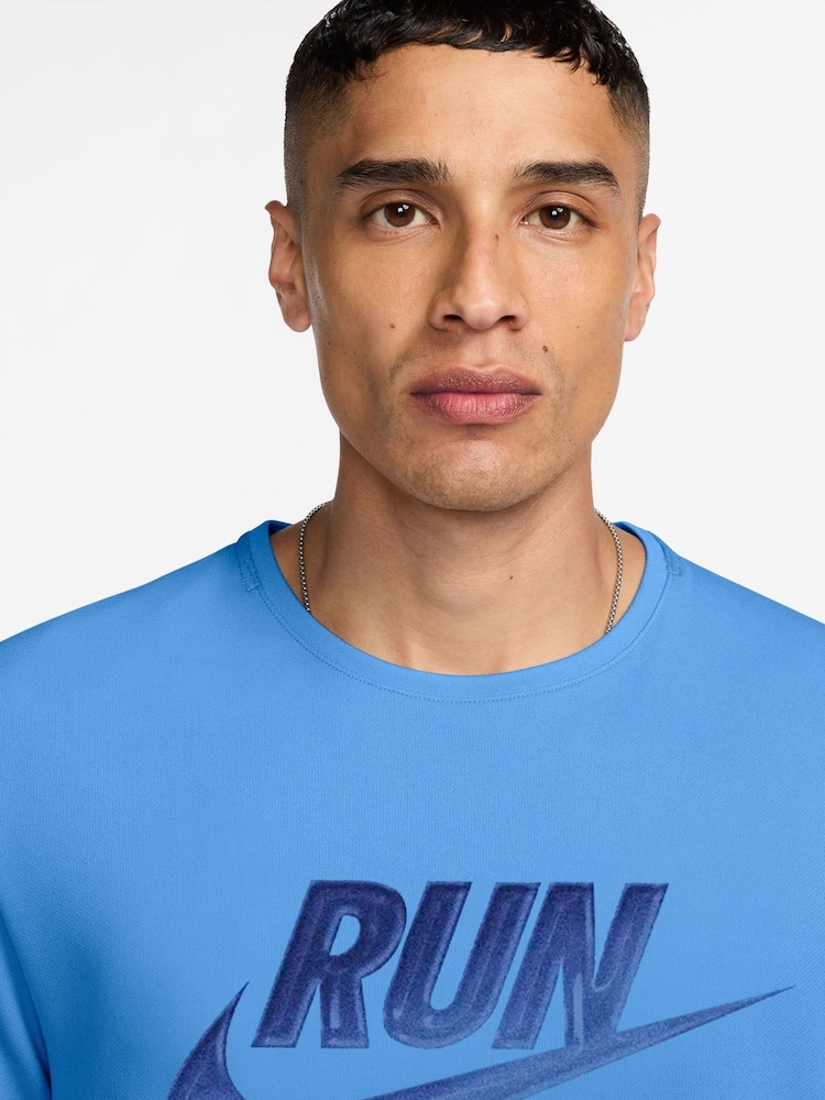 Nike University Blue Miler Run Energy Running T-Shirt - Image 3 of 3