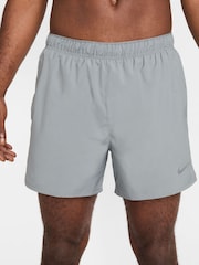 Дымчатый серый  - Nike Challenger Dri-fit 5 дюймов 2-в-1 - Изображение 3 из 8