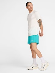 Nike Cactus Blue Challenger Dri-FIT 5 inch 2 in 1 Running Shorts - Image 10 of 11
