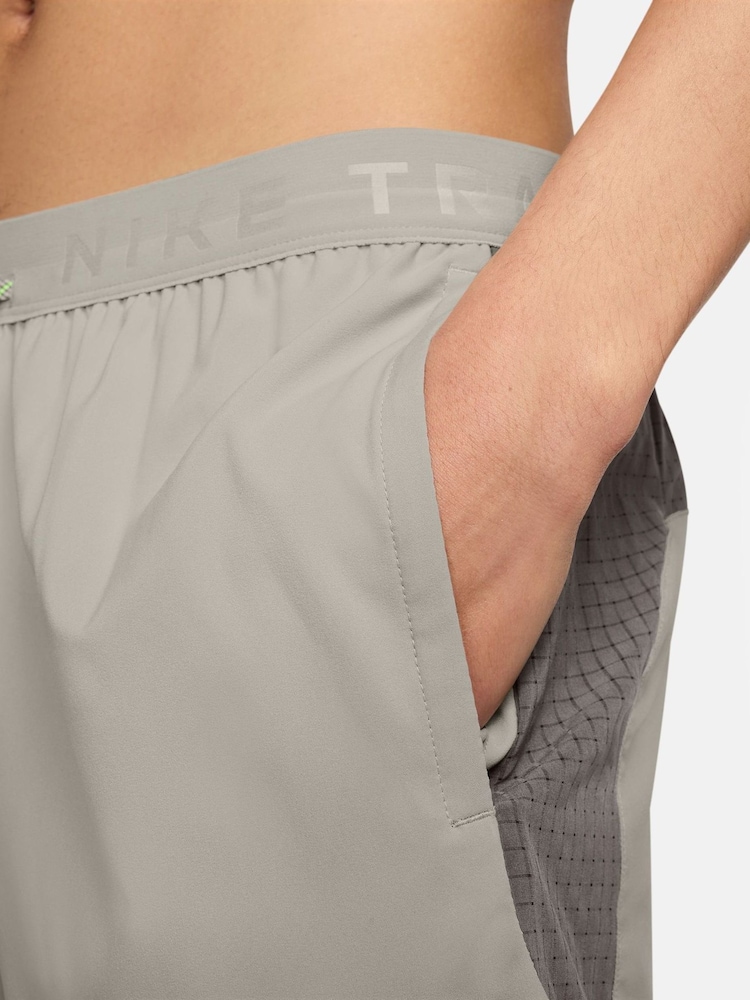 Nike Dri-FIT Trail 6 inch Running Shorts - Image 4 of 5